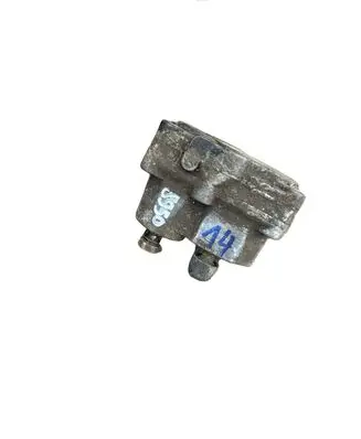 Audi 200 Fuel pressure regulator 035133403E