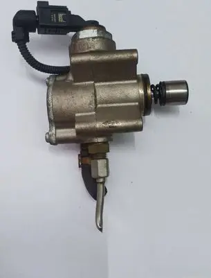 Volkswagen Golf V Fuel injection high pressure pump 03C127025R