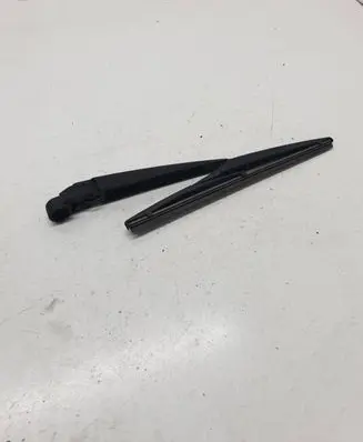 Rear wiper blade arm