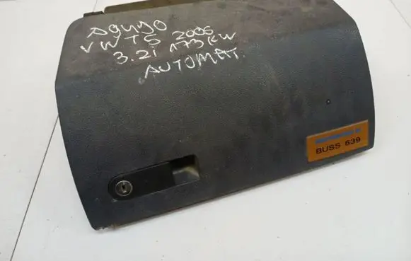 Volkswagen Transporter - Caravelle T5 Glove box
