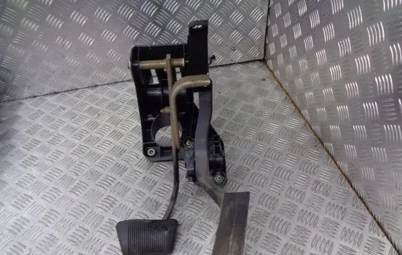 Chrysler Pacifica Brake pedal
