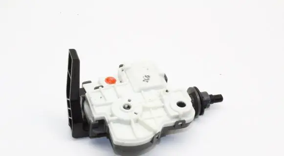 Lexus UX Fuel tank cap lock 