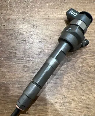 BMW 3 E90 E91 Fuel injector 7798446 0445110601