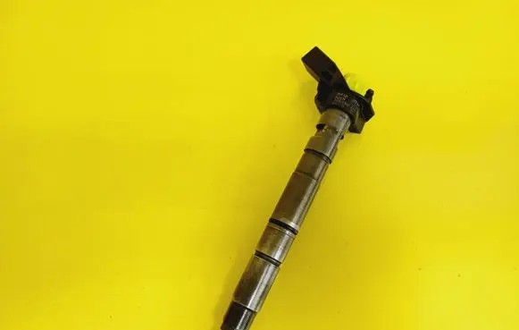 Audi Q7 4L Fuel injector 059130277AH 0445115052