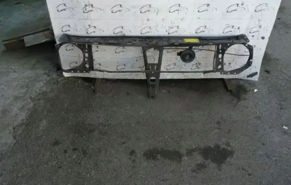 Volkswagen Golf II Radiator support slam panel