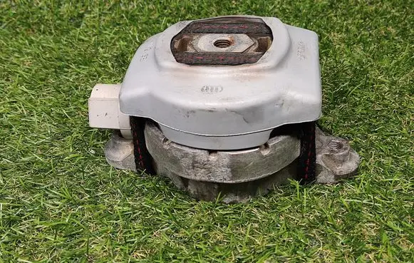 Audi A8 S8 D3 4E Gearbox mount 4E0399151DB