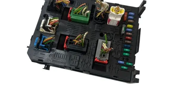 Peugeot Partner Fuse module 9666895580