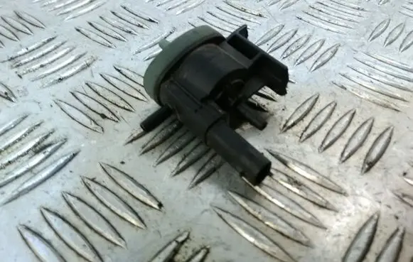 Volkswagen Golf VII Turbo solenoid valve 06H906283F