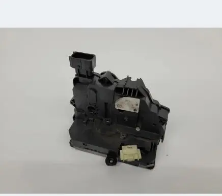 Opel Meriva B Front door lock 13258279