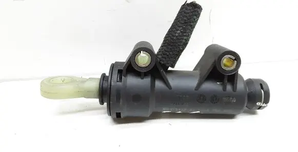 BMW 3 E46 Clutch master cylinder 6758822 21526758822
