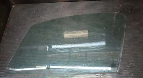Citroen C3 Front door window glass four-door