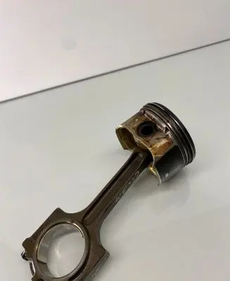 Ford Mondeo Mk III Piston with connecting rod CGBA