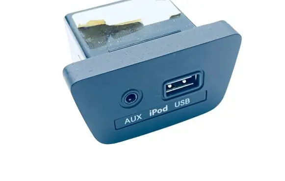 Hyundai i30 iPod connector socket 96120A5000