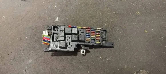 Volvo S60 Fuse module 8637841 518323324
