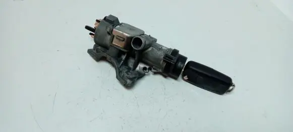 Volkswagen PASSAT B5.5 Ignition lock 4B0905851