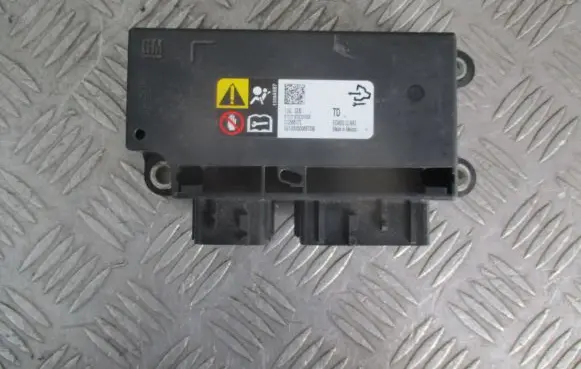 Opel Insignia A Airbag control unit/module 13584587