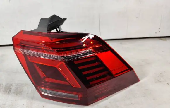 Volkswagen Tiguan Rear/tail lights 5NA945208M
