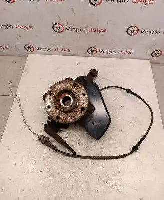 Renault Twingo II Front wheel hub 3f19n