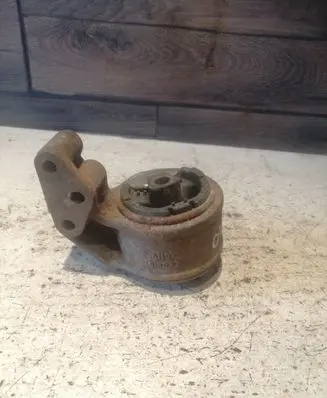 Volvo S40, V40 Engine mount bracket
