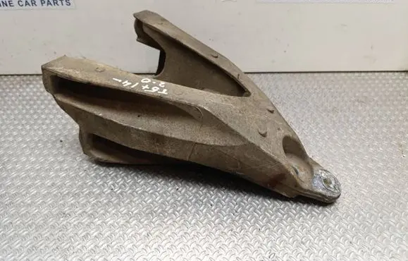 Volkswagen Transporter - Caravelle T5 Engine mounting bracket 7E0199370