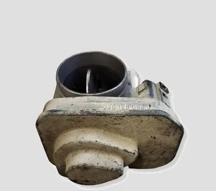 Volkswagen PASSAT B6 Throttle valve 038128063J