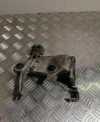 Mercedes-Benz C W204 Air filter cleaner box bracket assembly A6510900041
