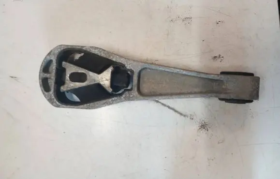 Volvo V40 Engine mount bracket 31359642