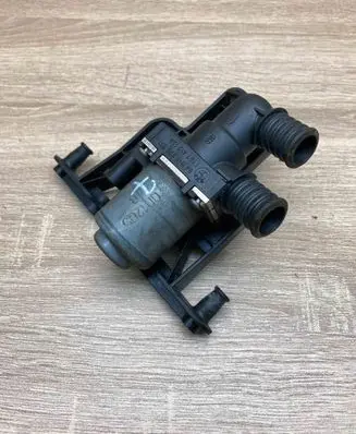 BMW 5 E39 Coolant heater control valve 8379921 1147412154