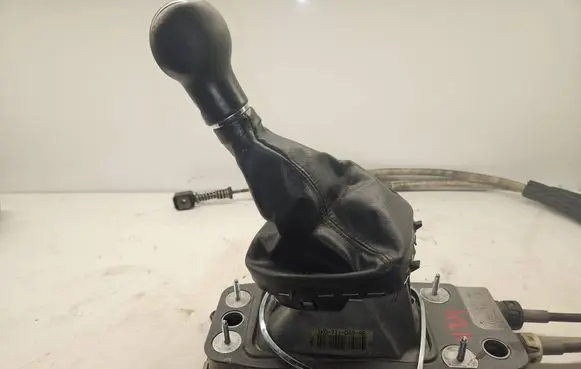 Seat Leon (1P) Gear shifter/selector 1K0711049AS