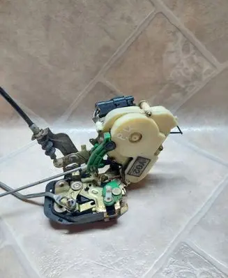 KIA Sorento Front door lock 041202