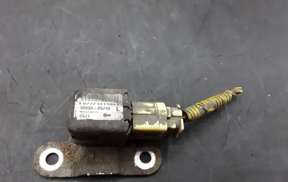 Suzuki Grand Vitara II Airbag deployment crash/impact sensor 3893065J10 W002T04171
