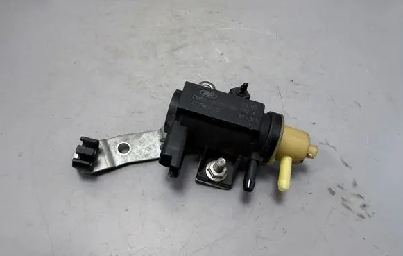 Ford Focus Turbo solenoid valve CM5G9F490BA 70740200 17T355