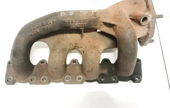 Audi A4 S4 B5 8D Exhaust manifold 058253033A