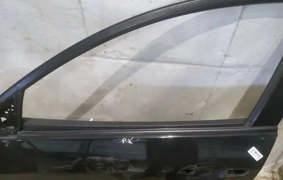 Mazda 3 II Front door glass trim molding