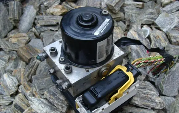 Citroen DS3 ABS Pump 9663703980