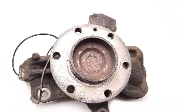 Mercedes-Benz Sprinter W906 Front wheel hub A906332 A9069050601