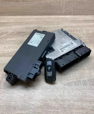 BMW 3 E90 E91 Engine control unit/module ECU 7811701 9147220 0281015042