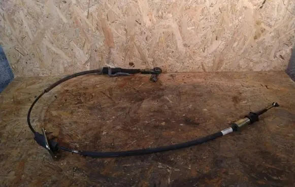 Volvo S60 Gear shift cable linkage 9176126 070853
