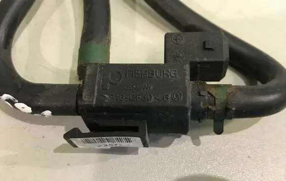 Volvo XC90 Turbo solenoid valve 72224011 30670448