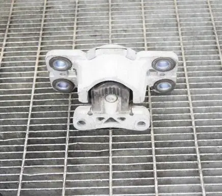 Land Rover Range Rover Evoque L538 Engine mount bracket EJ327M121AD