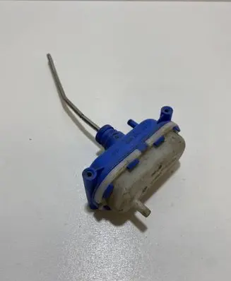 Audi 80 90 S2 B4 Central locking vacuum pump 8A5862153