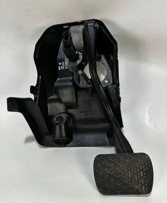 Mercedes-Benz E W211 Brake pedal A2112900719