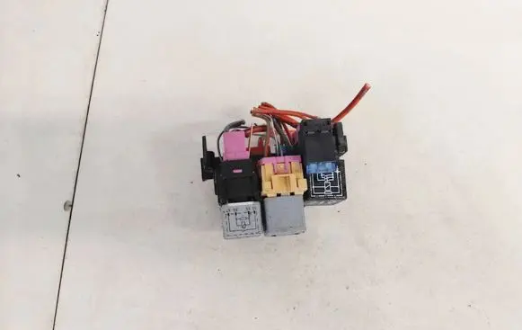 Audi A6 S6 C4 4A Fuse box set 8a0937530