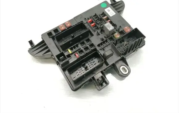 Opel Insignia A Fuse module 13277322