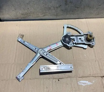Mercedes-Benz E W124 Front door manual window regulator 