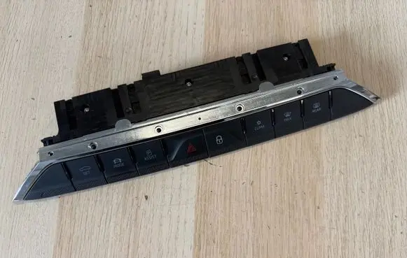 Skoda Octavia Mk4 Hazard light switch 5E3925200G