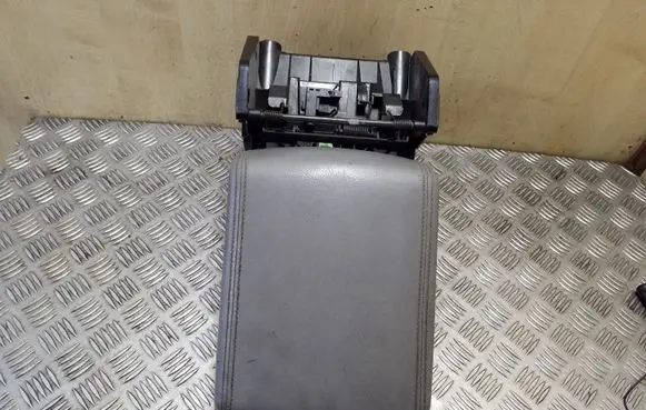 Volkswagen Touareg I Armrest 7L6863762D