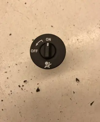 Passenger airbag on/off switch