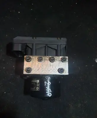 Volkswagen Golf IV ABS Pump 1J0907379G 1J0614117C