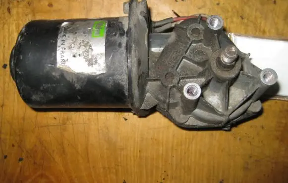 Renault 19 Front wiper linkage and motor